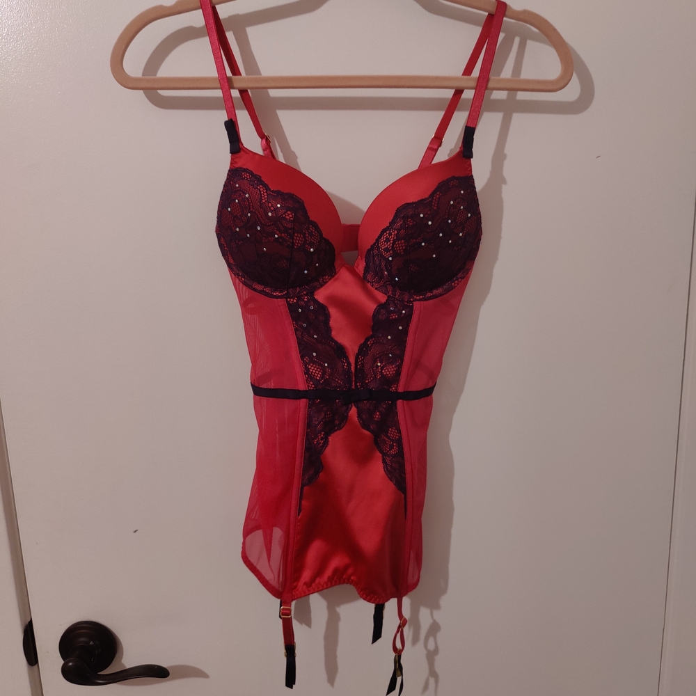 Chic Red and Black Lace Chemise